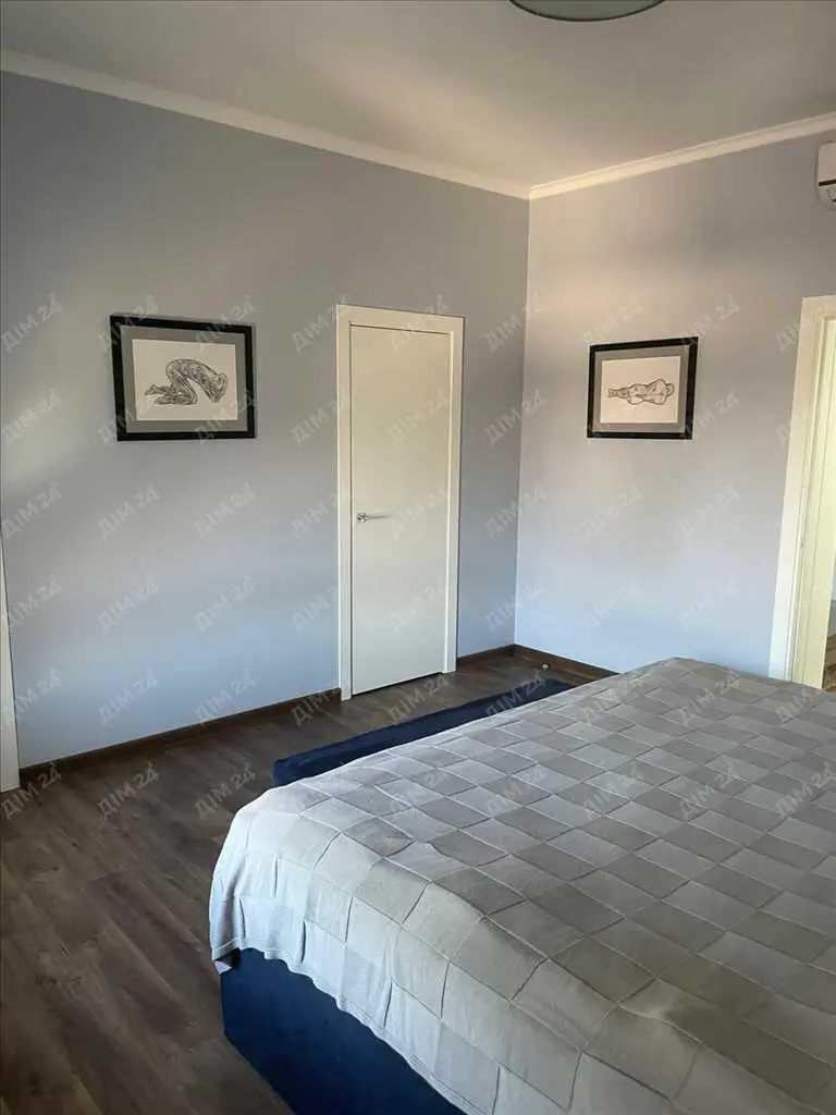 Розкішний будинок в центральній частині міста!