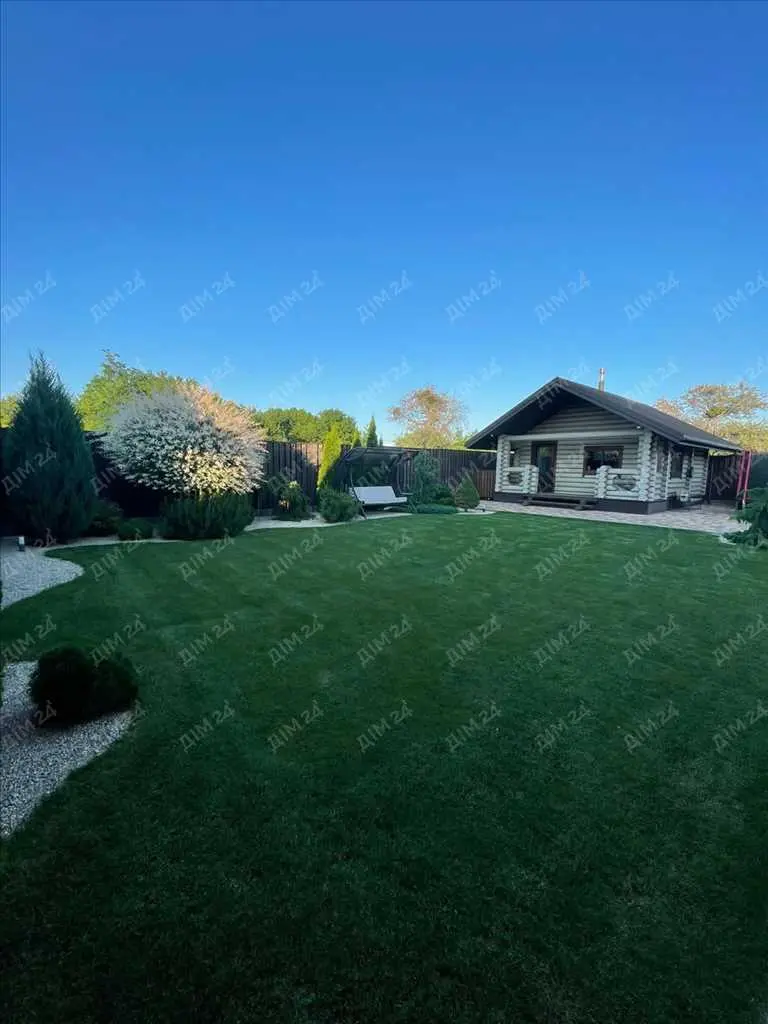 Розкішний будинок в центральній частині міста!