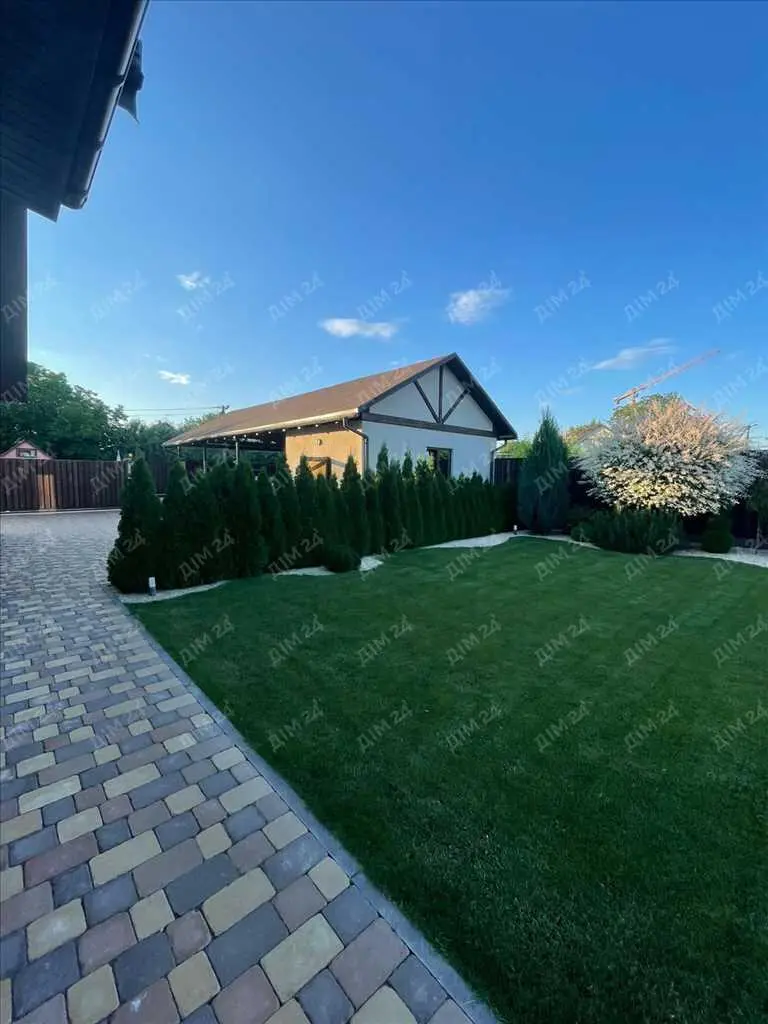 Розкішний будинок в центральній частині міста!