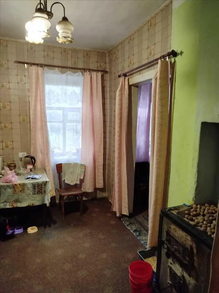 Будинок в оточенні лісу!