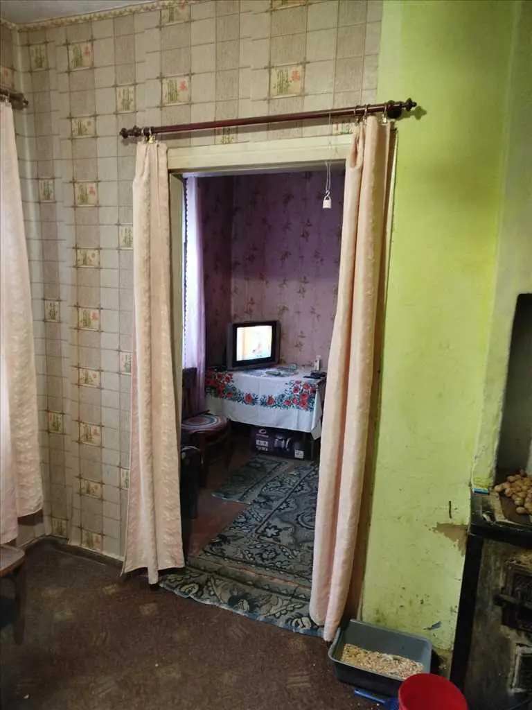 Будинок в оточенні лісу!