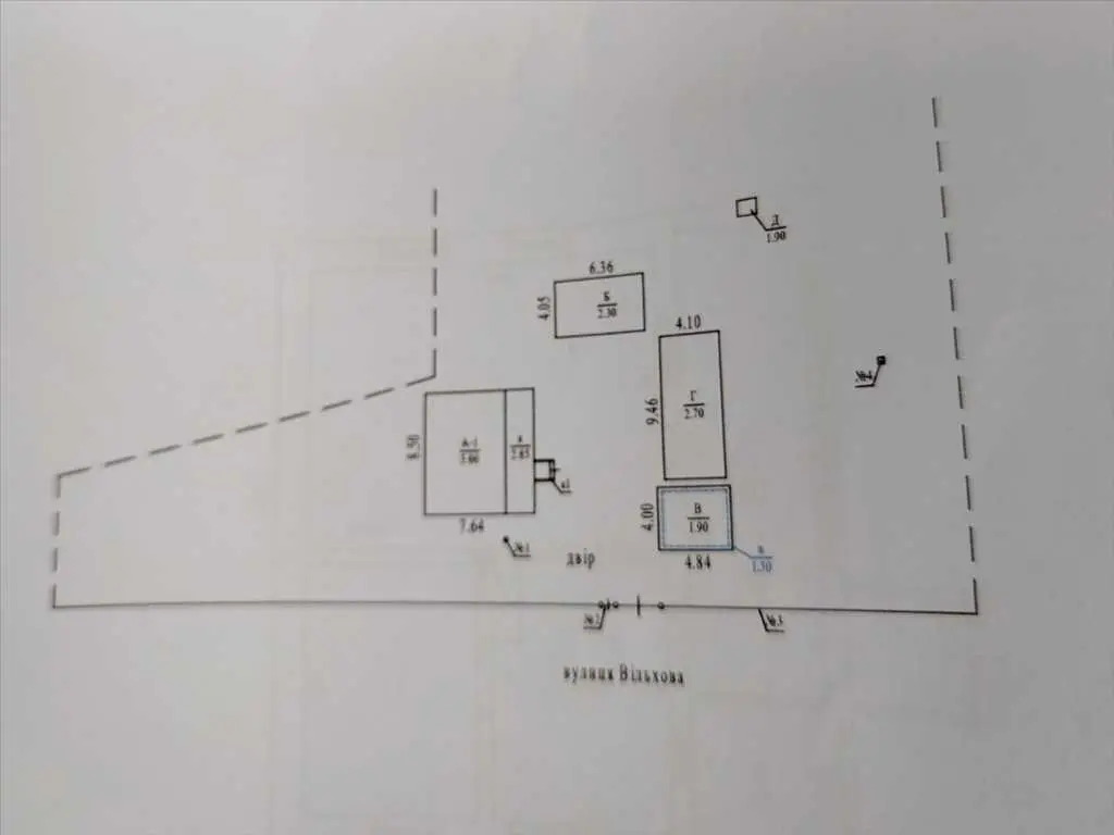 Будинок в оточенні лісу!