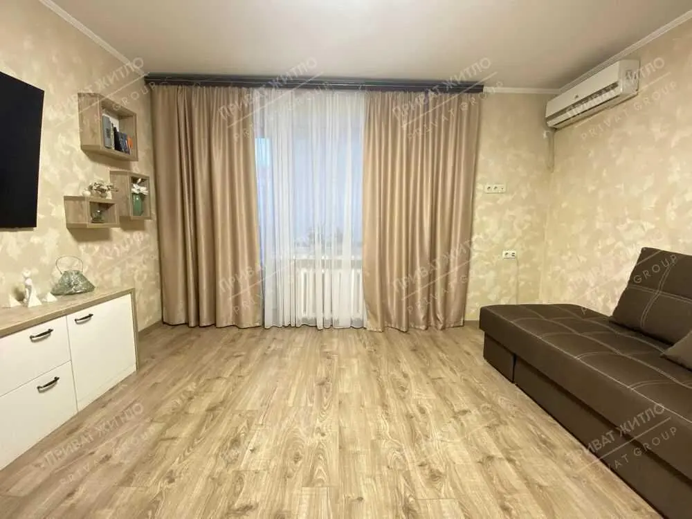 Продаж 2 кімнатної квартири з гарним ремонтом 