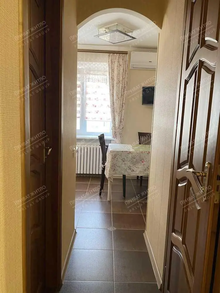 Продаж 2 кімнатної квартири з гарним ремонтом 