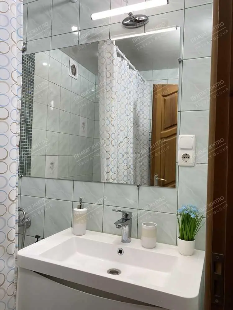 Продаж 2 кімнатної квартири з гарним ремонтом 