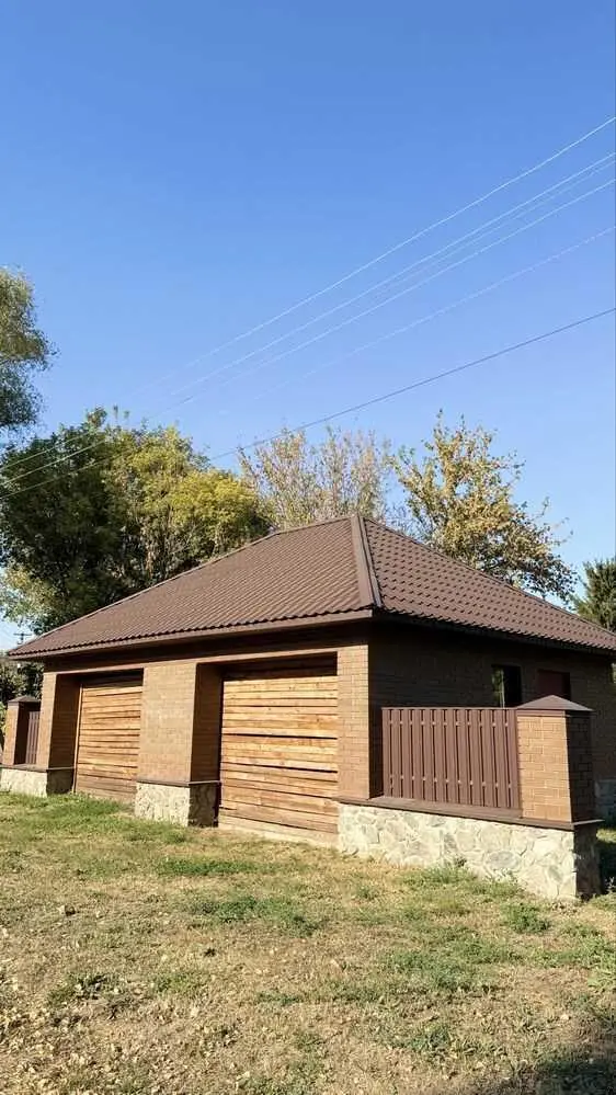 Продаж земельної ділянки під забудову неподалік річки в Петрівці 