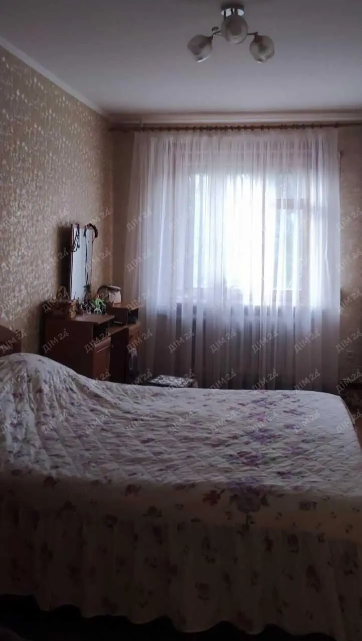 Просторий будинок в центральній частині міста.