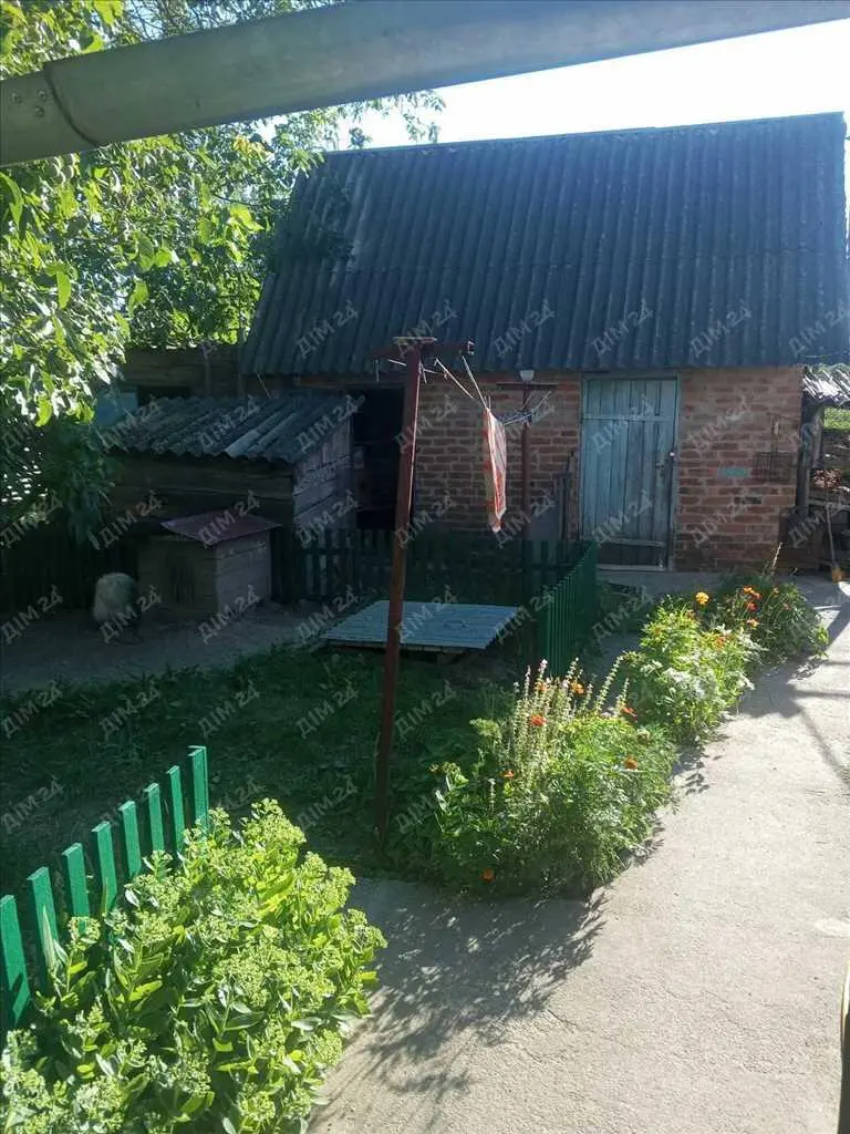 Будинок із земельною ділянкою в центрі Диканьки