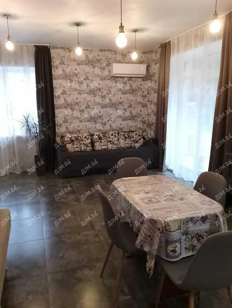 Просторий будинок в мальовничому місці Полтави – ваш ідеальний дім!