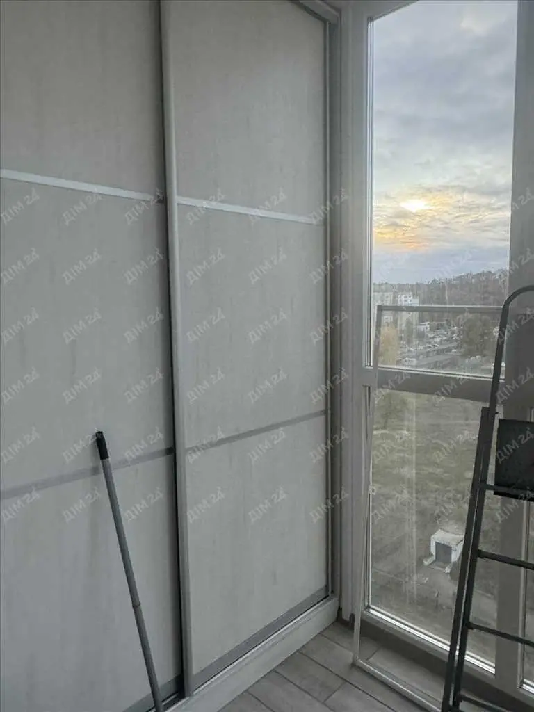 Простора дворівнева квартира з ремонтом на Леваді