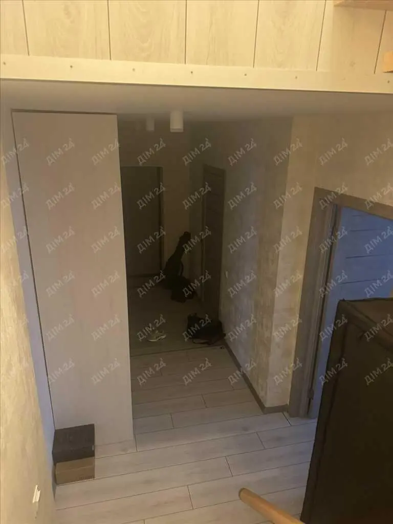 Простора дворівнева квартира з ремонтом на Леваді