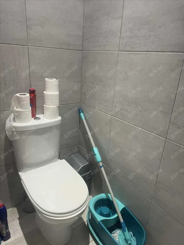 Простора дворівнева квартира з ремонтом на Леваді