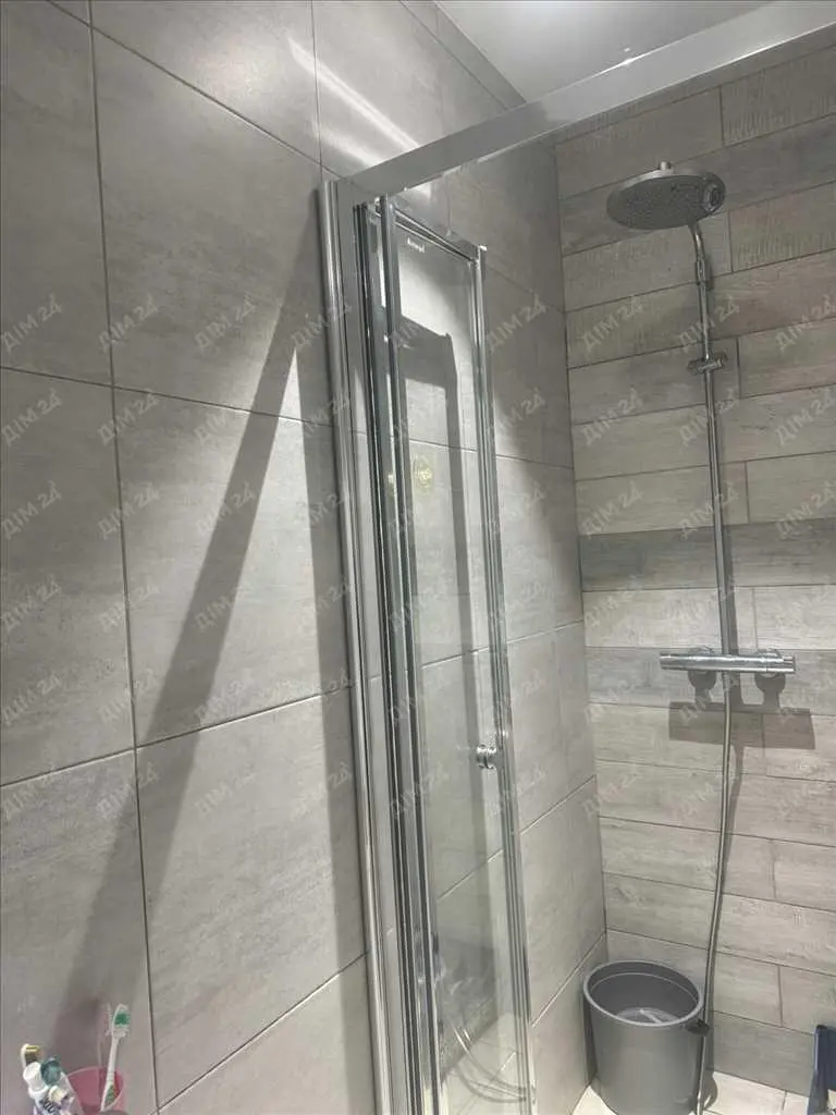 Простора дворівнева квартира з ремонтом на Леваді