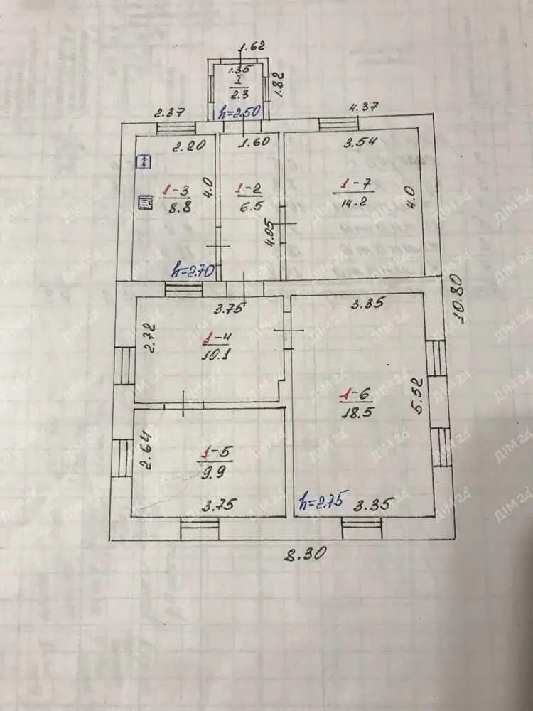 Затишний цегляний будинок з окремою ділянкою.