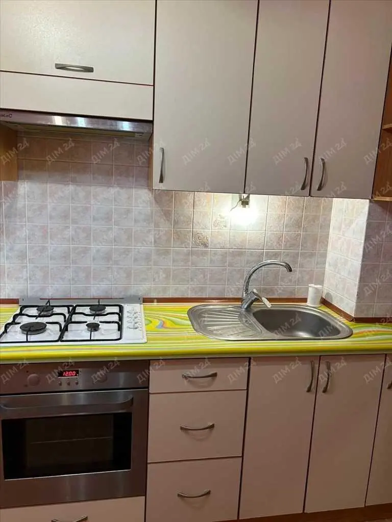 Трикімнатна квартира в Карлівці