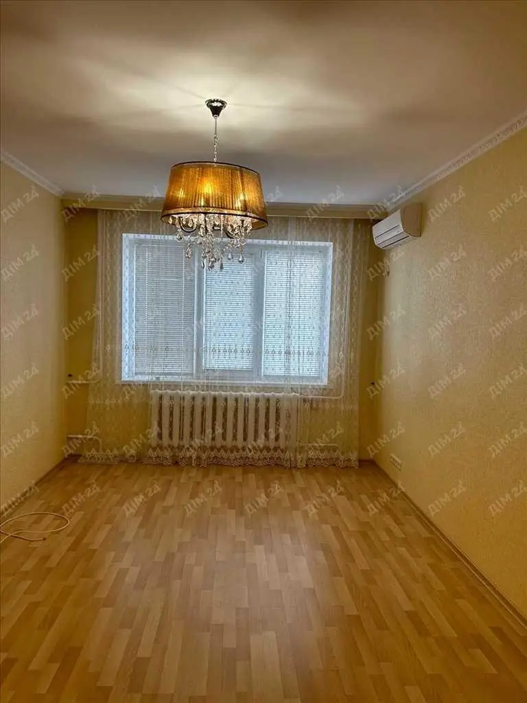 Трикімнатна квартира в Карлівці