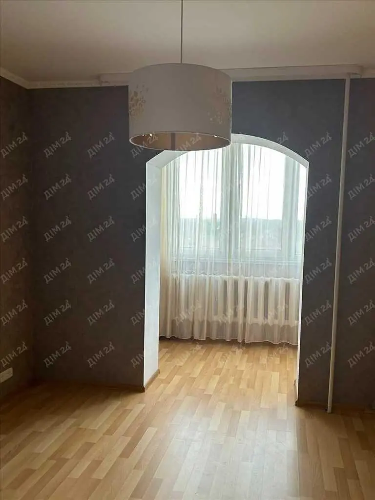 Трикімнатна квартира в Карлівці