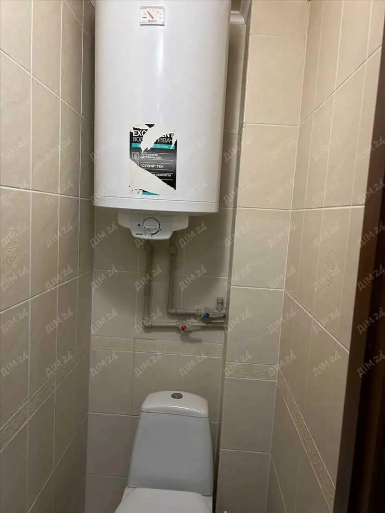 Трикімнатна квартира в Карлівці