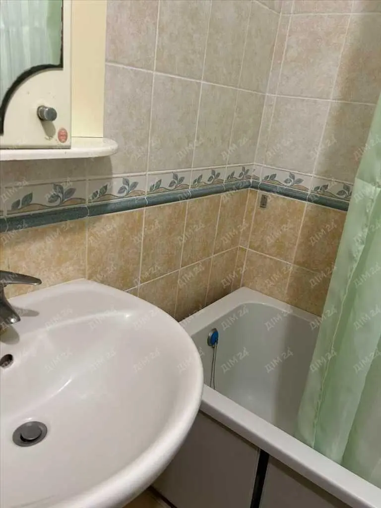 Трикімнатна квартира в Карлівці