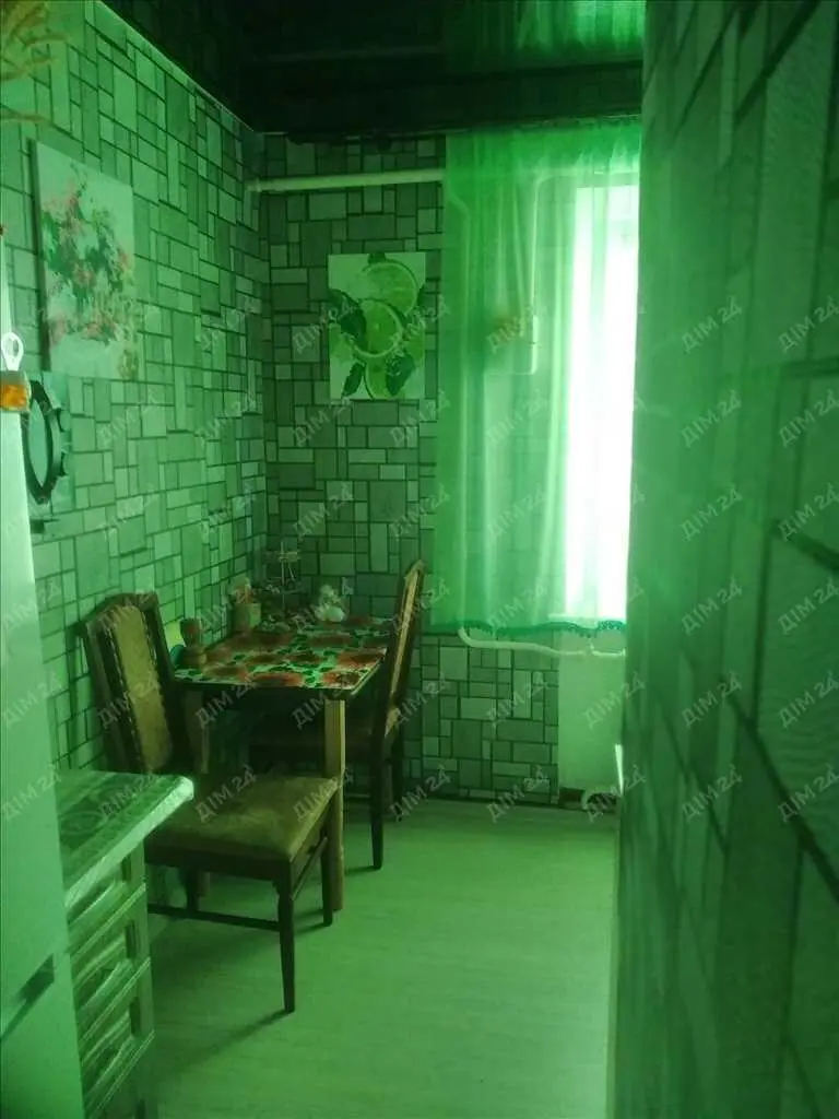 Трикімнатна квартира в Карлівці