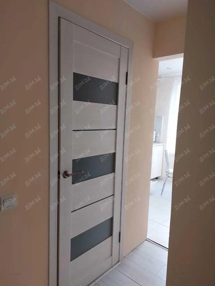 Сучасна двохкімнатна квартира в Карлівці