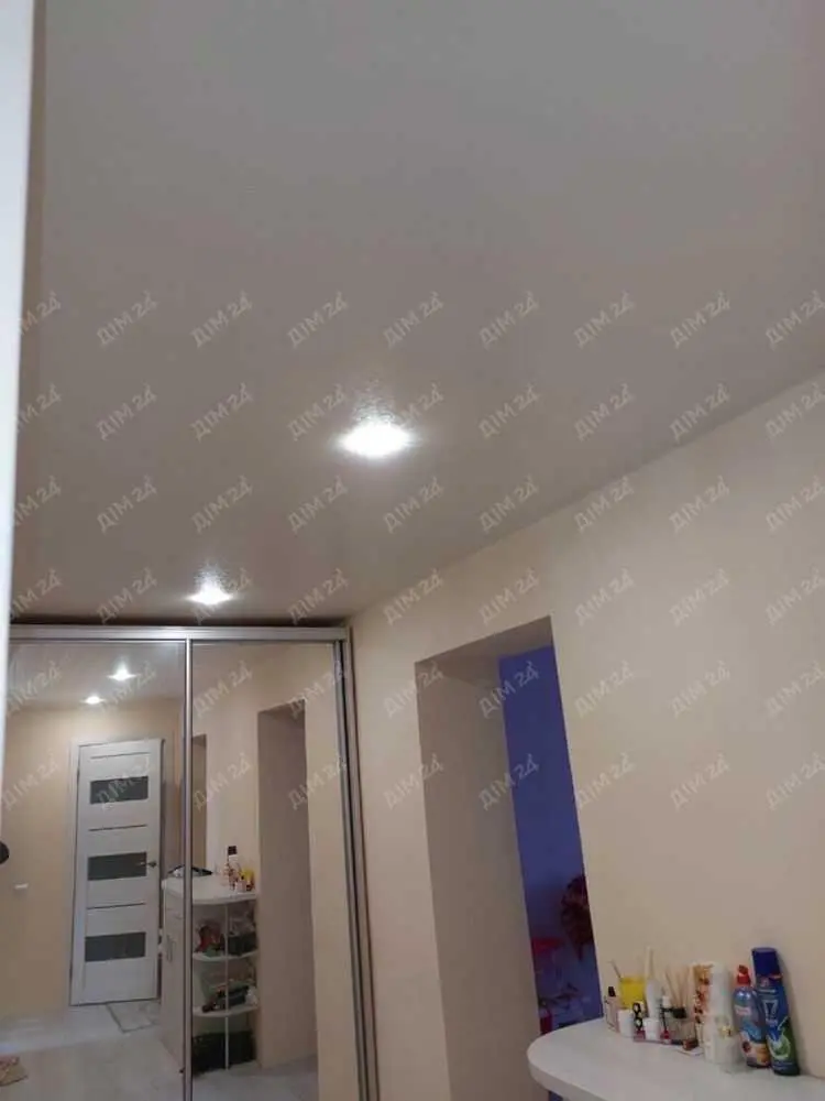 Сучасна двохкімнатна квартира в Карлівці