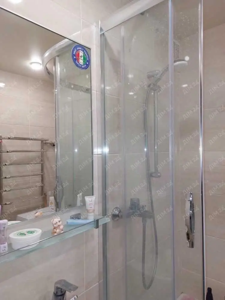 Сучасна двохкімнатна квартира в Карлівці