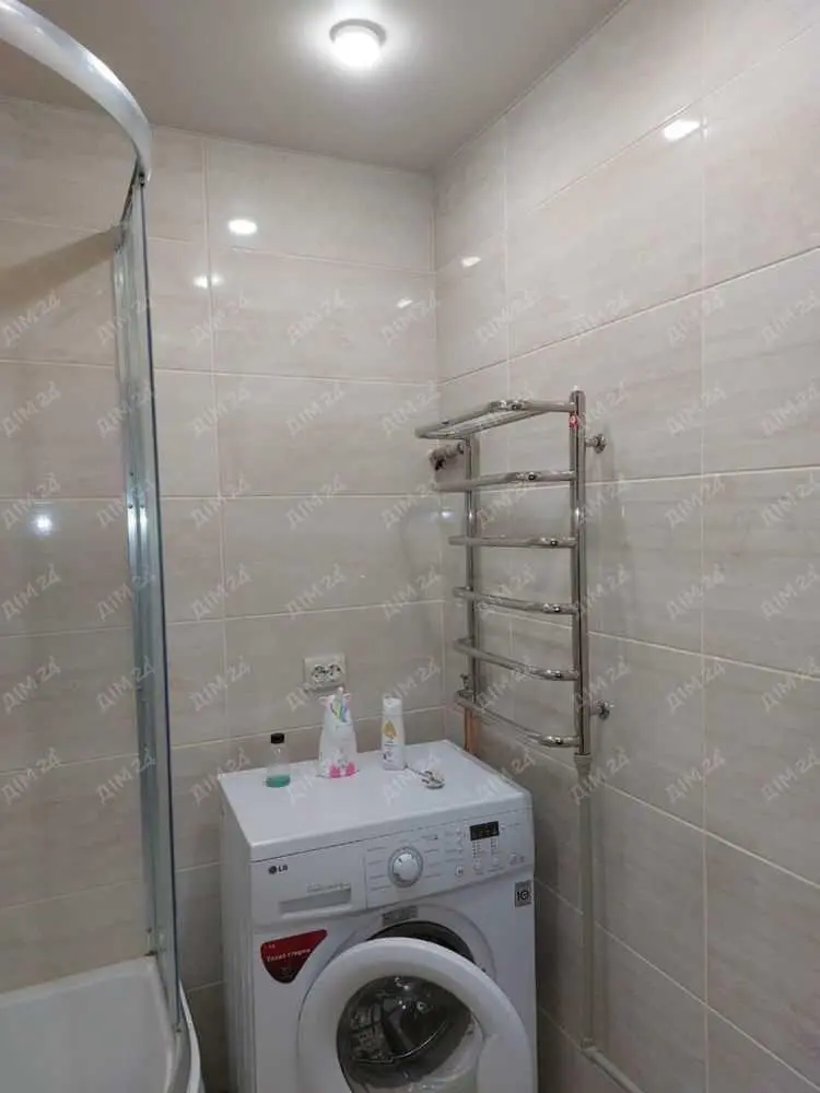 Сучасна двохкімнатна квартира в Карлівці