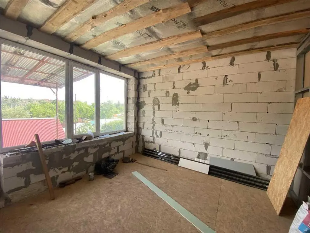 Новий будинок в центральній частині міста.