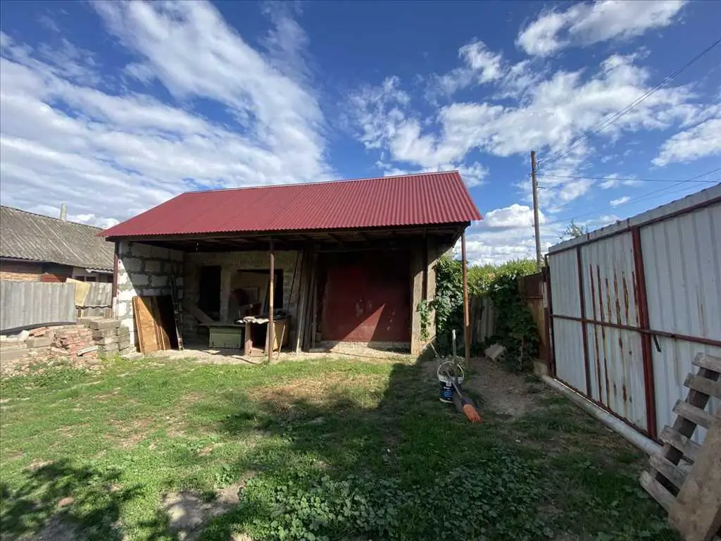 Новий будинок в центральній частині міста.