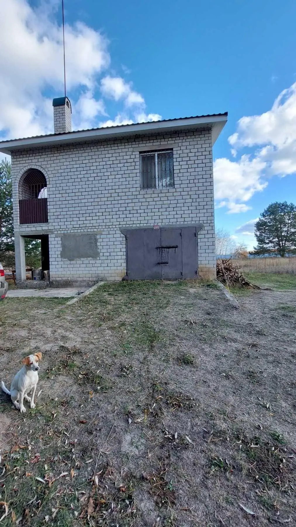 Дача поруч з річкою 