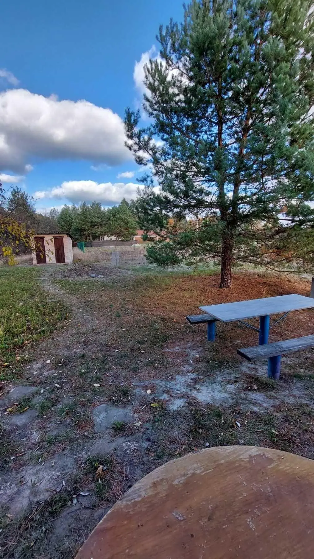 Дача поруч з річкою 