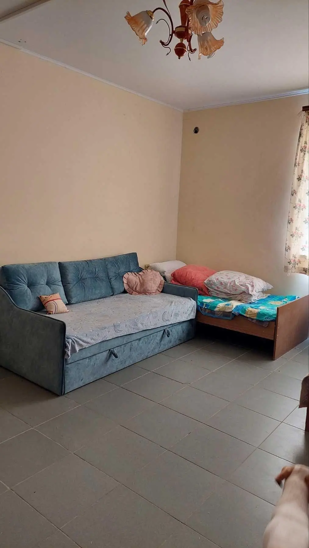 Дача поруч з річкою 