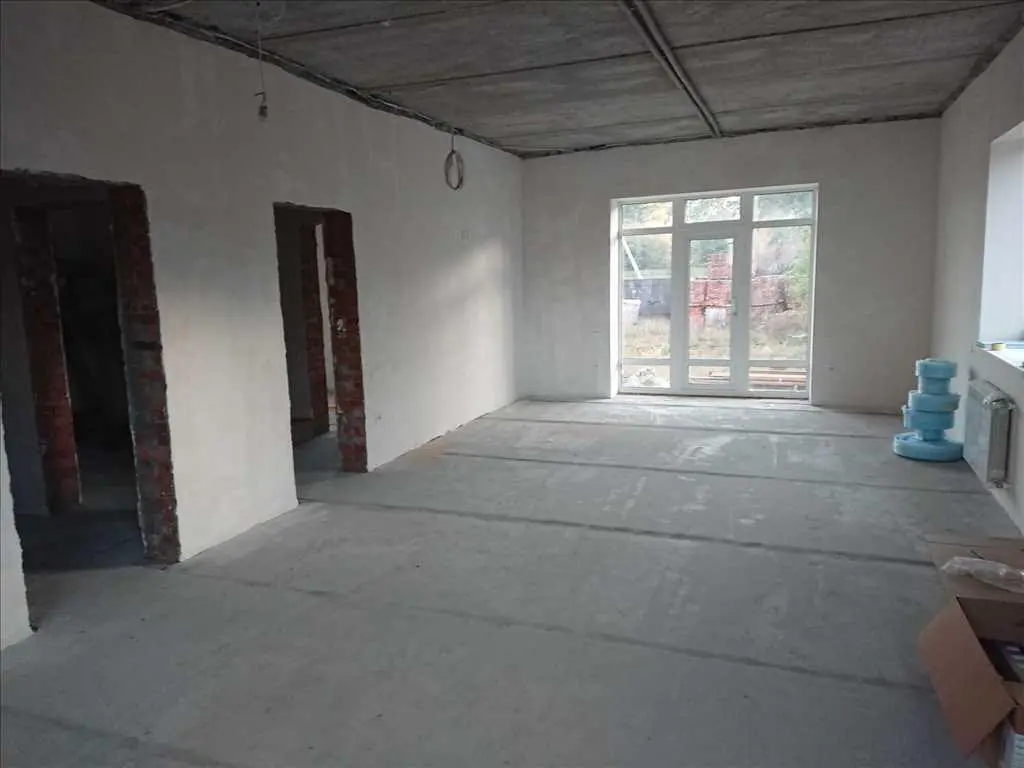 Цегляний будинок з комунікаціями