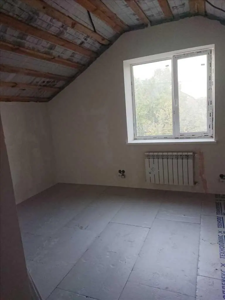 Цегляний будинок з комунікаціями