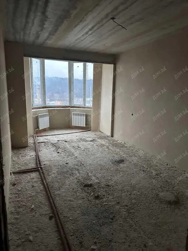 Простора квартира в новобудові.