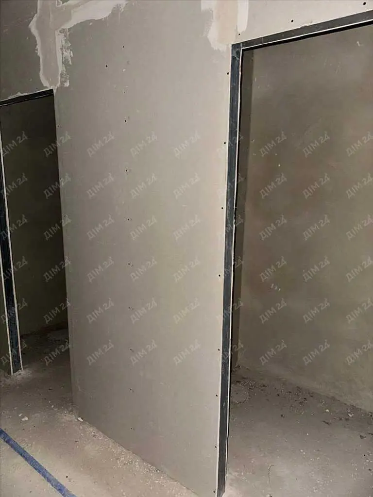 Простора квартира в новобудові.