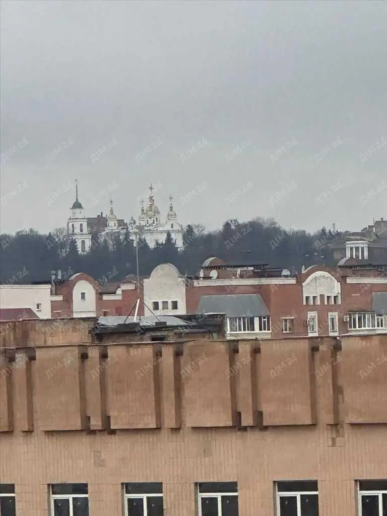 Простора квартира в новобудові.