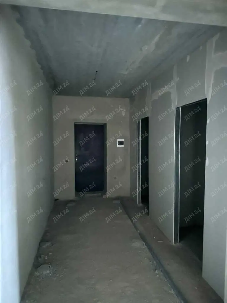 Простора квартира в новобудові.