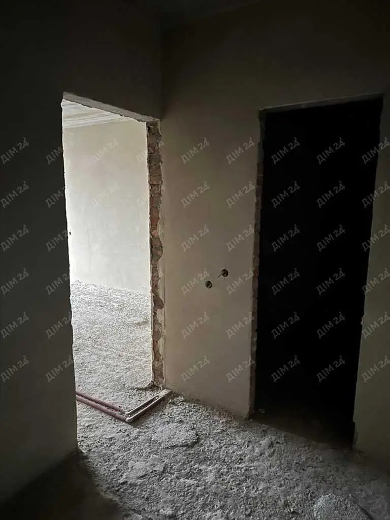 Простора квартира в новобудові.