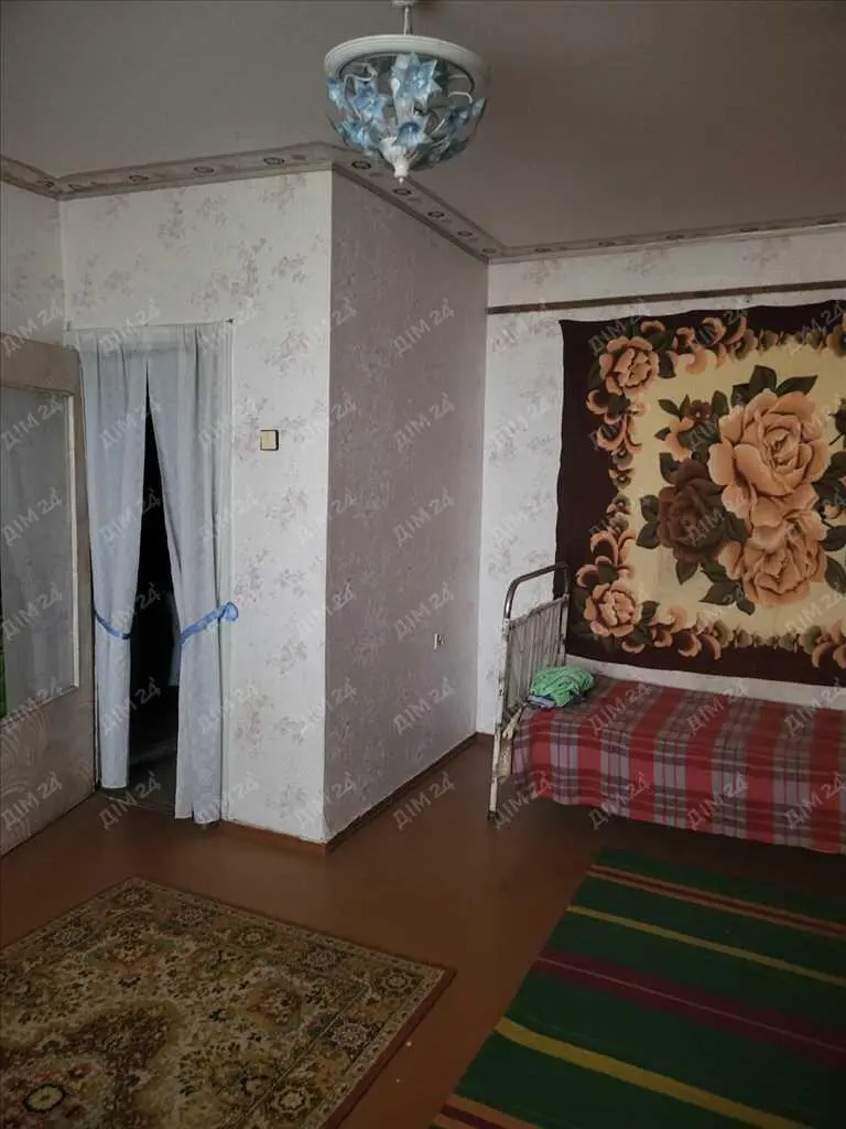 Однокімнатна квартира в с. Ланна Карлівського района
