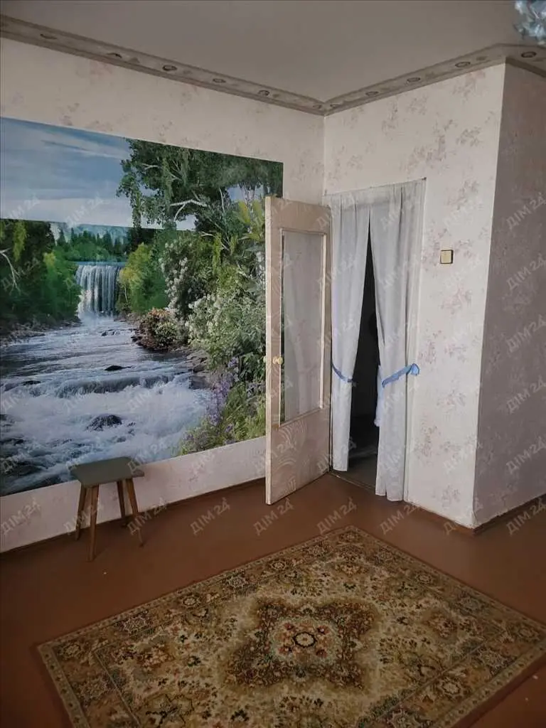 Однокімнатна квартира в с. Ланна Карлівського района