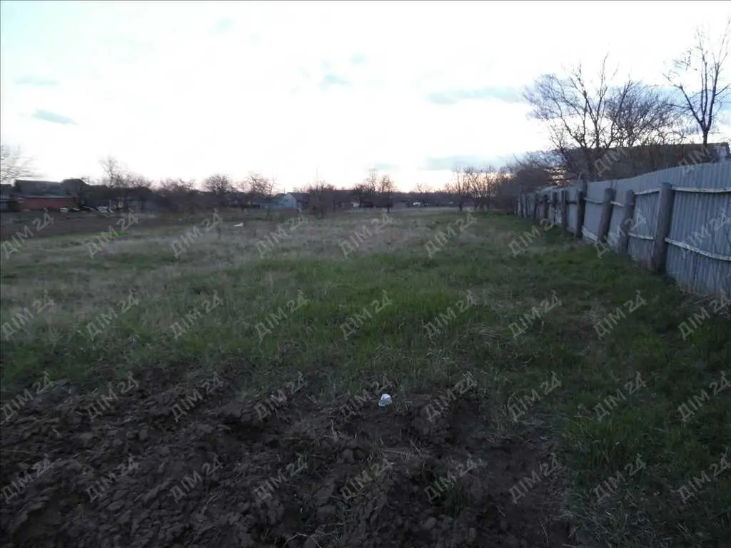 Дача, земельна ділянка в Диканці