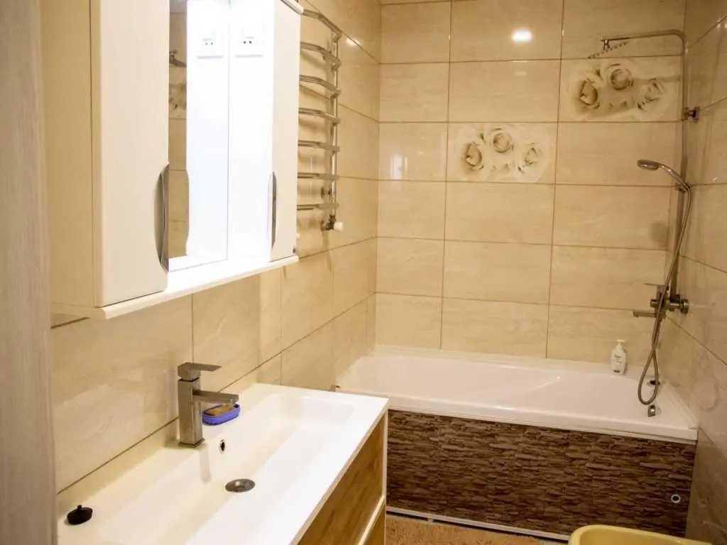 Просторий будинок в передмісті