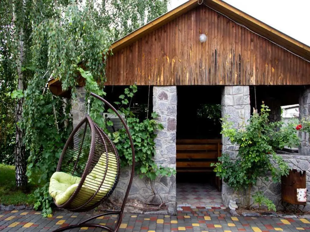 Просторий будинок в передмісті