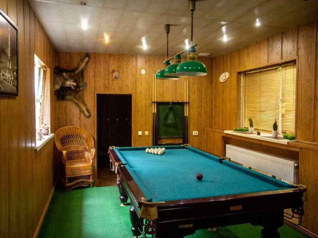 Просторий будинок в передмісті