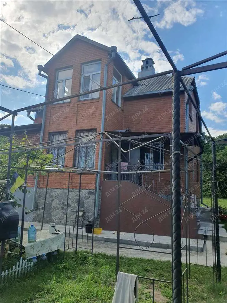 Двоповерховий будинок в с.Михайлівка