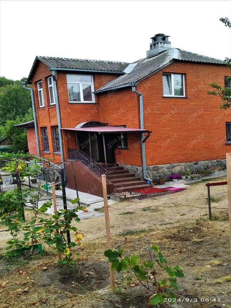 Двоповерховий будинок в с.Михайлівка