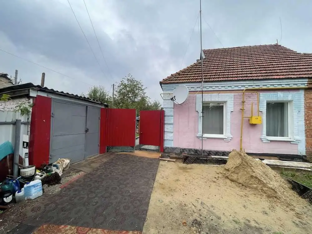 Продаж частини будинку з окремим двором у Полтаві!