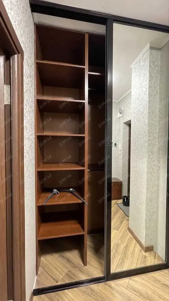 Трикімнатна квартира на Розсошенцях в ЖК Садовий